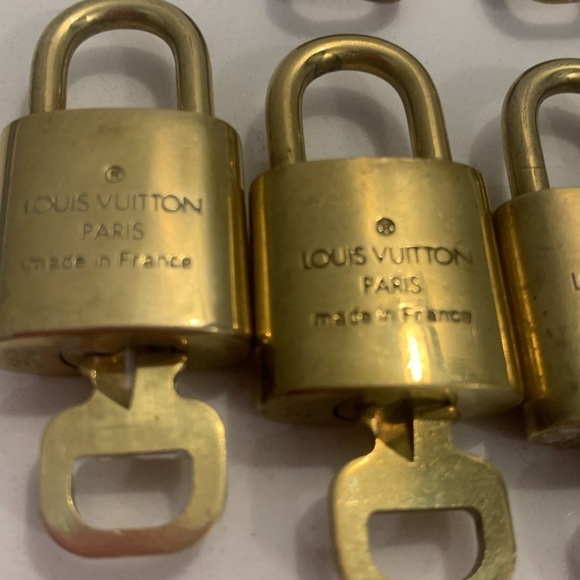 🔐 1 Louis Vuitton LV Padlock Lock + Key Set  Luggage Necklace #303 - Picture 3 of 3